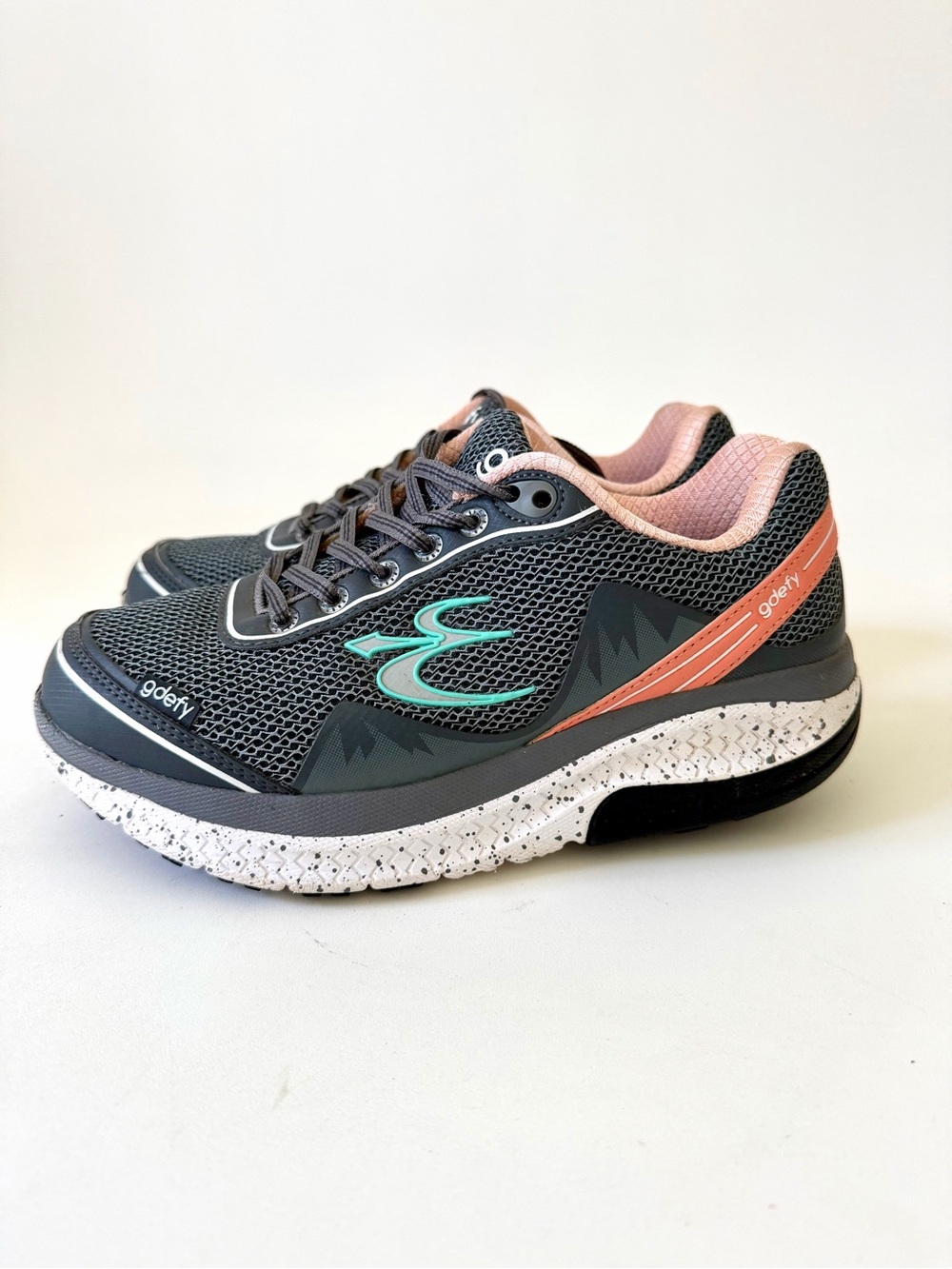 GDefy Gravity Defyer Womens Mighty Walk Sneakers Sz 7 Wide Comfort Walking Shoe